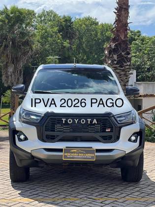 TOYOTA HILUX 2.8 D-4D TURBO DIESEL CD GR-S 4X4 AUTOMÁTICO